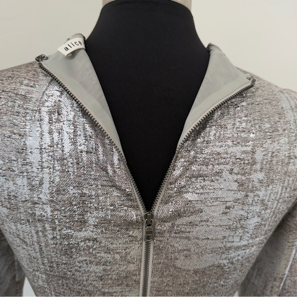 Alice + Olivia Delora Fitted Mock Neck Silver Midi Dress Size 10 - Picture 12 of 16